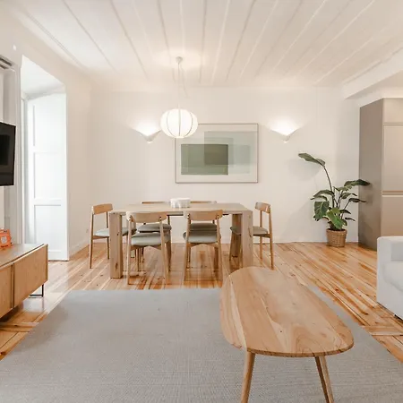 C1 Modern & Bright! Charming With 2 Bedrooms In Bairro Alto, Downtown *