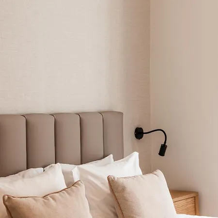 C1 Remodeld & Beautiful! Charming With 2 Bedrooms In Bairro Alto! Lis Downtown *