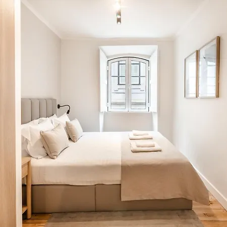 C1 Modern & Bright! Charming With 2 Bedrooms In Bairro Alto, Downtown * Lissabon
