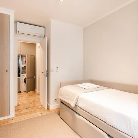 C1 Modern & Bright! Charming With 2 Bedrooms In Bairro Alto, Downtown