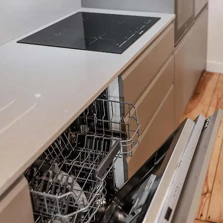 C1 Remodeld & Beautiful! Charming With 2 Bedrooms In Bairro Alto! Lis Downtown شقة *