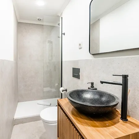 C1 Modern & Bright! Charming With 2 Bedrooms In Bairro Alto, Downtown