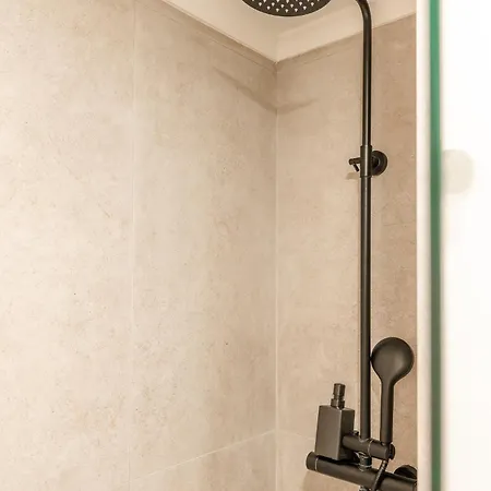 C1 Modern & Bright! Charming With 2 Bedrooms In Bairro Alto, Downtown Διαμέρισμα *