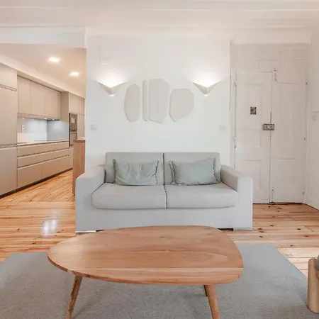 Daire C1 Modern & Bright! Charming With 2 Bedrooms In Bairro Alto, Downtown *